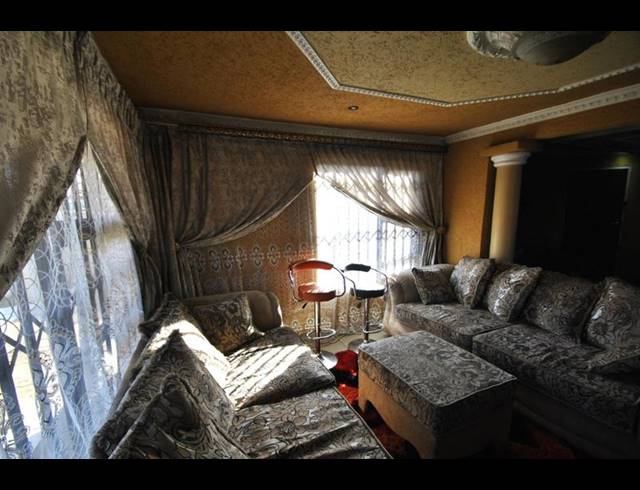 4 BEDROOM HOUSE FOR SALE IN VOSLOORUS